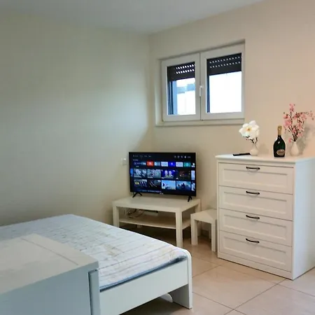 Elegant At Gare 卢森堡