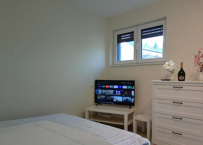 Elegant At Gare 卢森堡