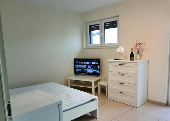 Elegant At Gare 卢森堡